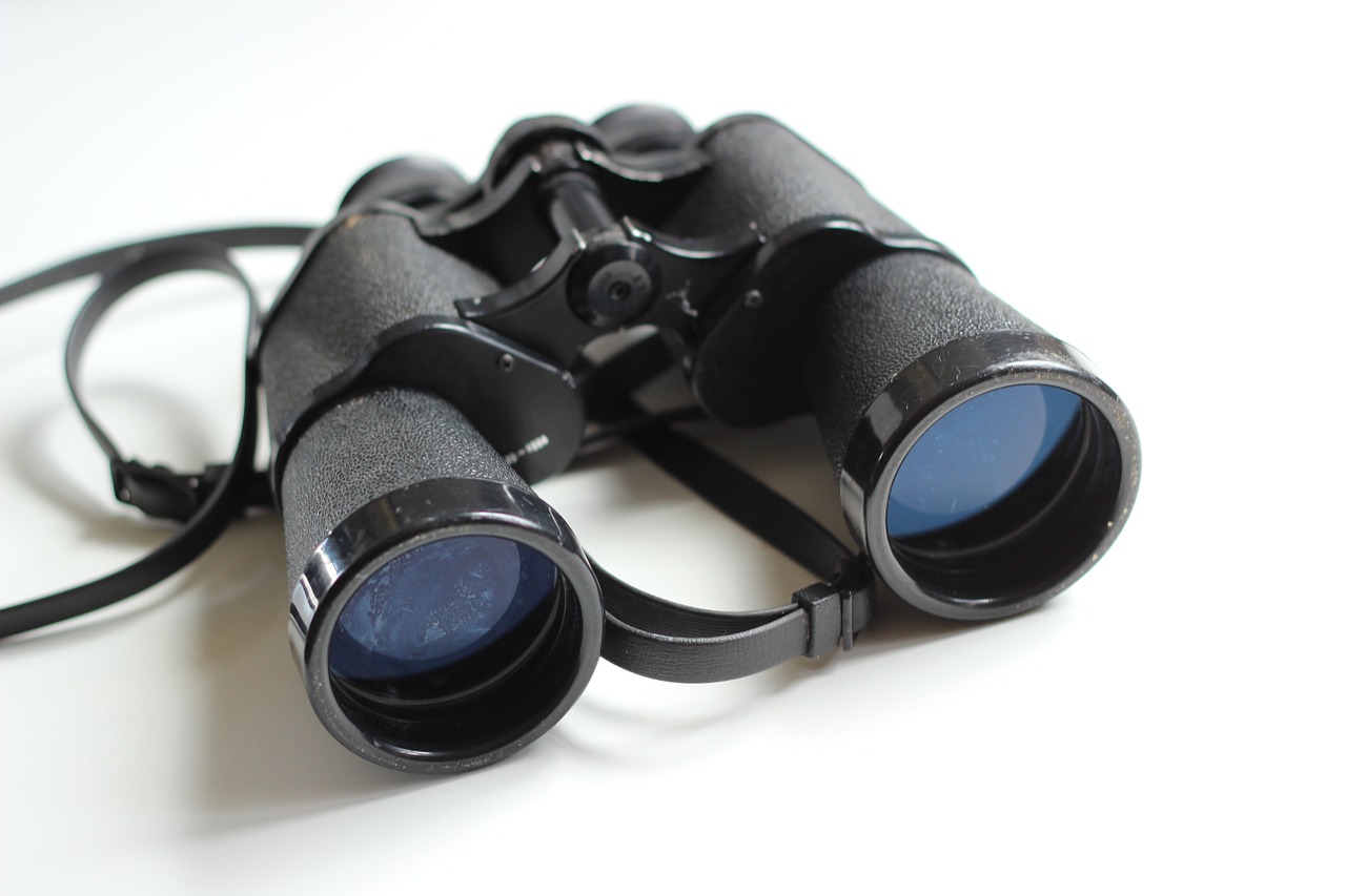 binoculars-354623_1280