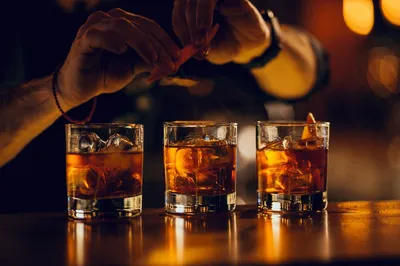 ウイスキーとバーボン：違いを理解して選ぶ