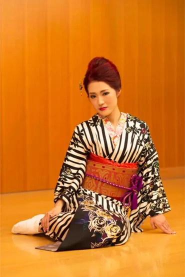 写真】赤髪ギャルメイクの日本舞踊家元「私が伝統をぶっ壊す」理由