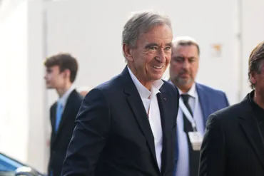 仏LVMH会長が再び世界一の富豪に、米実業家イーロン・マスクを抜き 
