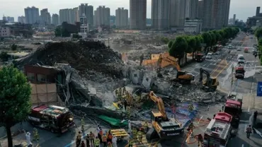 韓国・光州でビル崩壊、バスが下敷き 9人死亡 
