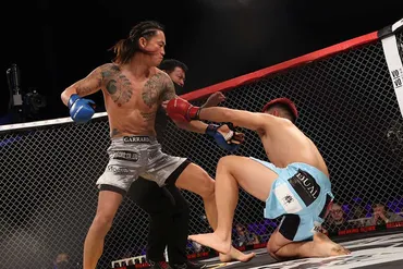 BreakingDown】元アウトサイダー萩原裕介、下馬評覆し朝倉海の弟子を衝撃KO 会場熱狂