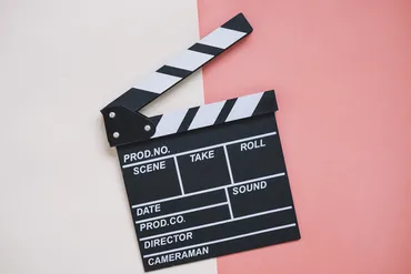 映像の「クレジット」の書き方は?項目と順番を解説【英語表記あり】