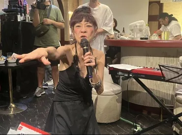 「ウチが西成の坂田佳子じゃあ! 命を削ってでも私の歌で救うで!」゛西成の歌姫゛魂の路上ライブに全国からファンが押し寄せる理由