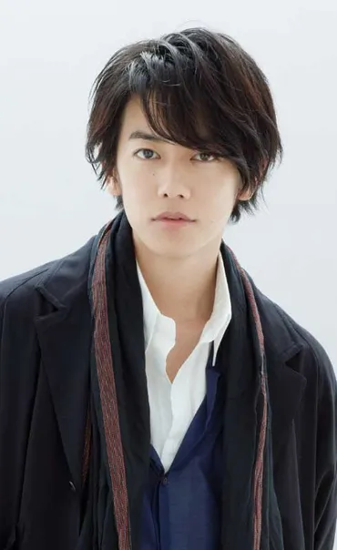 イメージに捉われない稀有な俳優・佐藤健の愁いを帯びた魅力