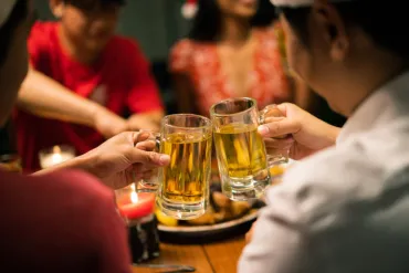 宴会芸とは?選び方のポイントや注意点、盛り上がる出し物ネタ20選を紹介