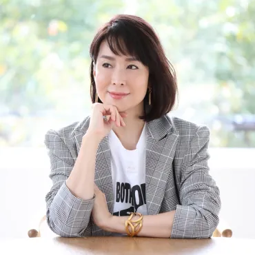 47歳・内田恭子の今】アナウンサー時代から年齢を重ねて見つけた「心の筋トレ」。自分らしくいられるためのマインドフルネスの世界（webマガジン  mi