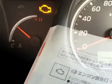 エンジン警告灯が点灯したら?原因やケース別対処法、修理費用の相場などを徹底解説