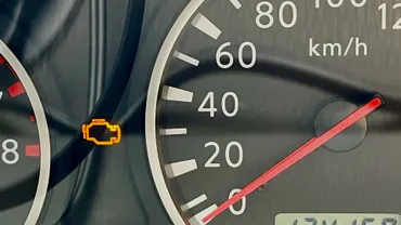 車のエンジン警告灯が点灯するのはなぜ?対処方法と修理費用を解説!