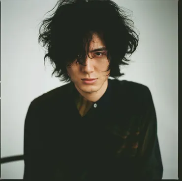 藤井 風、アルバム『HELP EVER HURT NEVER』のアナログレコード盤が9月に発売 「何なんw(TV MIX)」収録のソノシートや特大ポスターも封入