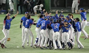 台湾代表選手を戦闘機で出迎え 野球優勝たたえ頼総統が手配