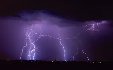 雷から身を守るための基礎知識を紹介 