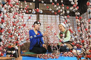 高山の工房で花もち作り最盛期 伝統の正月飾り「飾って明るい気持ちになって」：中日新聞Web