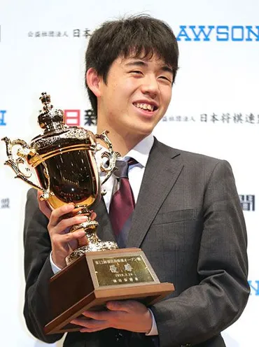 朝日杯将棋オープン戦で２連覇を果た…：史上最年少プロ棋士・藤井聡太 写真特集：時事ドットコム