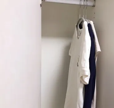 ケユカの「滑らないハンガー」で洋服がきれいにスッキリ片づく