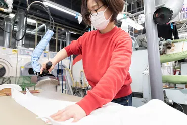 衣類の寿命を縮めず、テカりを抑える蒸気アイロンでシワ伸ばし