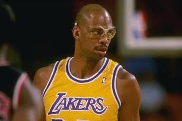 すべてに背を向けた孤高のスーパースター、カリーム・アブドゥル・ジャバ―が抱えていた葛藤【NBAレジェンド列伝・前編】