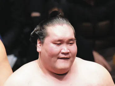 照ノ富士、膝と腰を痛め休場師匠・伊勢ケ浜親方「腫れてるし曲げられない」右膝かばい「腰も痛めた」【大相撲初場所】:中日スポーツ・東京中日スポーツ