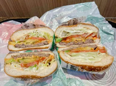 バーガーキング】無料カスタムのオールヘビーは野菜&ソースが倍!通常と比較