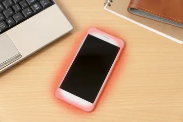 手帳型ケースは要注意!?スマホが熱くなる原因と対処方法