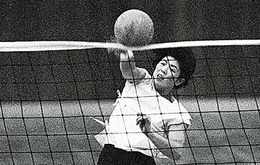井戸川絹子さん死去「東洋の魔女」エースアタッカー81歳:朝日新聞