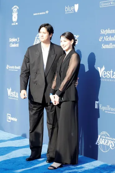 大谷翔平と真美子夫人がドジャースタジアムでのチャリティーイベントに参加、2人の左手薬指には指輪「楽しみにしていた」大リーグデイリースポーツ