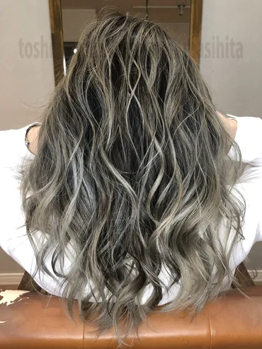 グレイヘア計画をおしゃれに楽しむには美容師さんとの二人三脚が近道