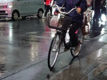 自転車での左側通行を守らず注意された時の対処法と罰則について解説