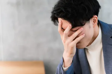 女性の前でため息をつく男性心理とは?本音を読み解くポイントを解説