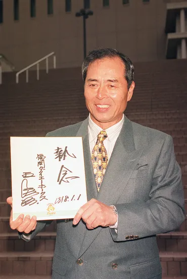 生卵で前が見えない…ダイエーファンが怒り狂った年「日生球場の乱」今では考えられない王監督への「辞めろ、サダハル!」のシュプレヒコールも(デイリー新潮)