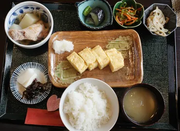 六甲駅のおばんざいカフェ花唄はどんなお店？ランチメニューや店内の雰囲気を徹底解説！体に優しいおばんざいを提供するカフェ「花唄」の魅力