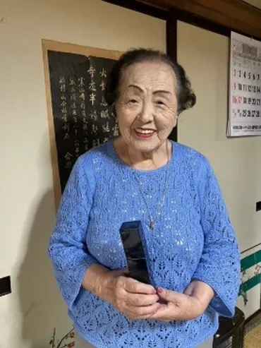 100歳現役美容部員！堀野智子の美の秘訣とは？100歳現役ビューティーアドバイザーの軌跡
