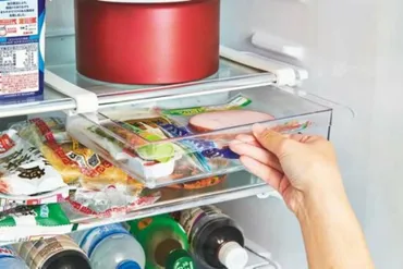 ニトリvs100均】棚下を活用！冷蔵庫収納ケースのおすすめは？