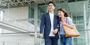 恋人や妻を伴い「同伴出張」、仕事終わりに観光&宿泊デート…法的にアウトな場合も