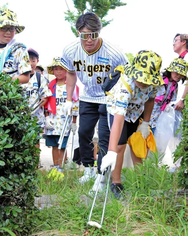 元タイガース糸井さんらとごみ拾い 25年オープンの2軍球場周辺 ファンら100人で計52キロ集める