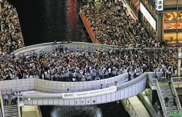 道頓堀ダイブ、危険いっぱい 水面の衝撃、汚い水…過去には死者も：中日新聞Web