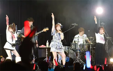 藤本美貴、20周年記念ライブで田中れいな＆紺野あさ美とモー娘。ナンバーを熱唱、夫・庄司も登場 