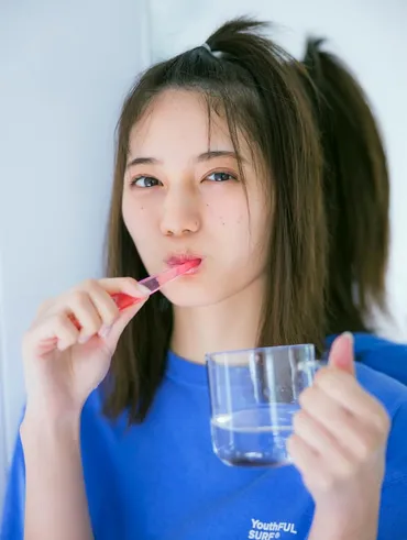 日向坂46小坂菜緒の彼女感あふれる゛歯磨きカット゛1st写真集より先行公開（コメントあり） 