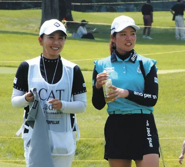 女子ゴルフ】櫻井心那が首位タイ発進 仲良しの先輩・吉田弓美子をキャディーに「一緒に風を読んだりして、楽しいです」：中日スポーツ・東京中日スポーツ