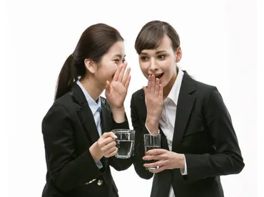 腹黒女子にご用心？特徴と見抜き方、対処法を徹底解説！(腹黒女子？)自己防衛術：腹黒女子から身を守る方法