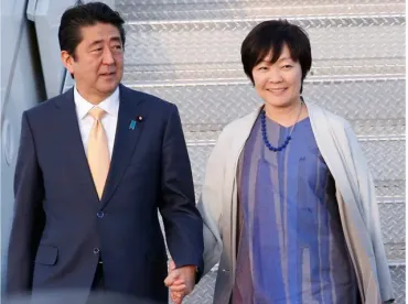 安倍政権、学校・土地・ナショナリズムめぐるスキャンダルに直面 