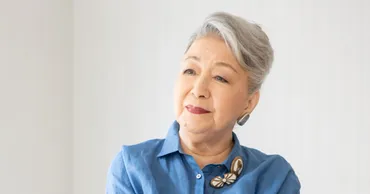 90歳の草笛光子が語る゛グレーヘア゛の楽しみ方「白い髪には口紅が映えるし、洋服選びも楽しくなりました」
