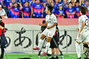 ダービー制した川崎Fが3連勝！ 絶好調の伊藤達哉＆エリソンら得点、10人の横浜FMに完勝 (2025年9月13日) 
