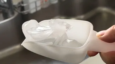 氷掃除の効果とは？キッチンと水回りを快適にする方法を徹底解説！氷の驚くべき掃除効果！キッチン、排水口、焦げ付きを解決！