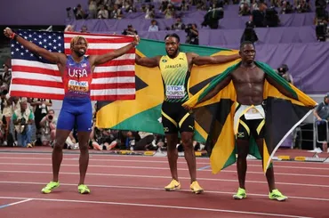 男子100ｍはセビルが9秒77で金メダル ジャマイカ勢10年ぶりVにボルト氏がスタンドで大興奮（日テレNEWS  NNN）