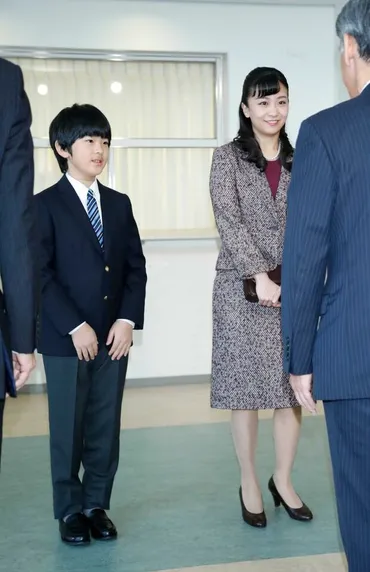 悠仁さま、佳子さまと一緒に『世界陸上』へ！初の゛ペア公務゛から6年経過、姉から学ばれる「成年皇族としての所作」（2ページ目） 