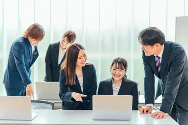 失礼にならない褒め方のコツ3選。褒め言葉一覧＆相手別タイミング別の褒めるポイントも！ 