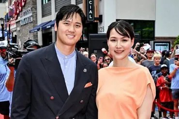 真美子さん、レッドカーペットでのドレスが話題 大谷がアンバサダー務める「BOSS」か