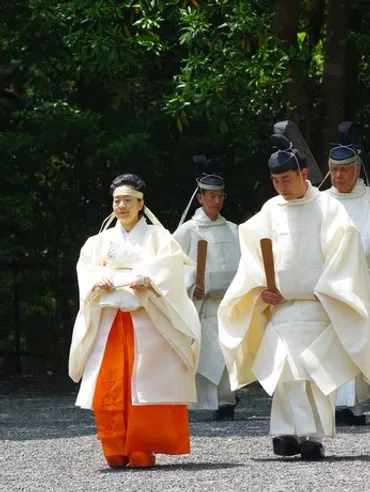 伊勢神宮臨時祭主・黒田清子さん、初の祭典奉仕－神様の衣替え「神御衣祭」 