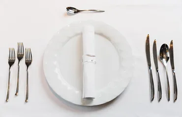 フランス料理のテーブルマナー】食事や服装の基本マナーはこれでばっちり!